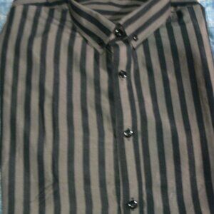 BUTTON DOWN DRESS SHIRT MEDIUM,LONG SLEEVES.